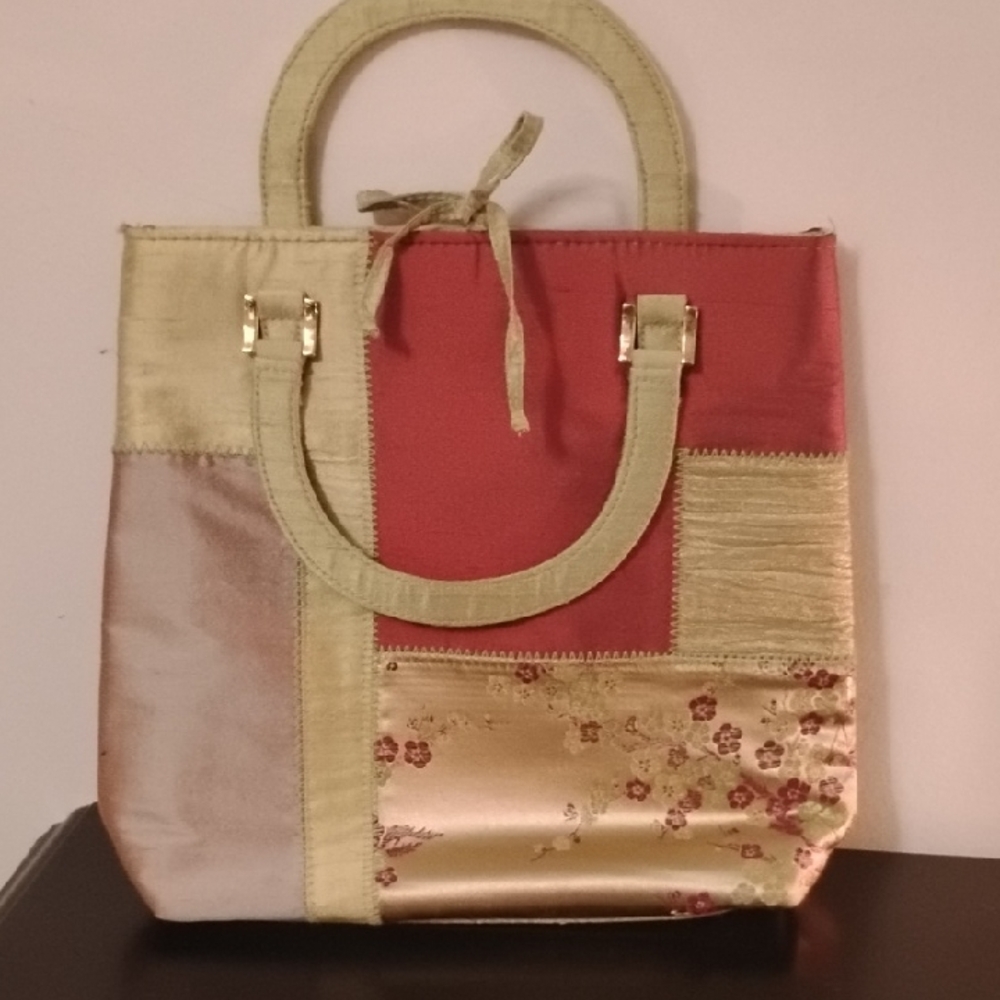 Chic Patchwork Tote Bag - Red and Gold